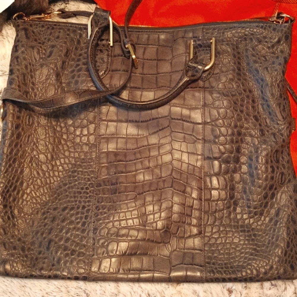 Beautiful GILI dark rich brown crossbody bag.